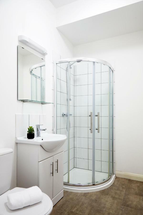 Aisiki Living At Alexandra Road, 2-Bedroom & 2-Bathroom With King Or Twin Beds And With Free Wi-Fi & Parking ワトフォード エクステリア 写真